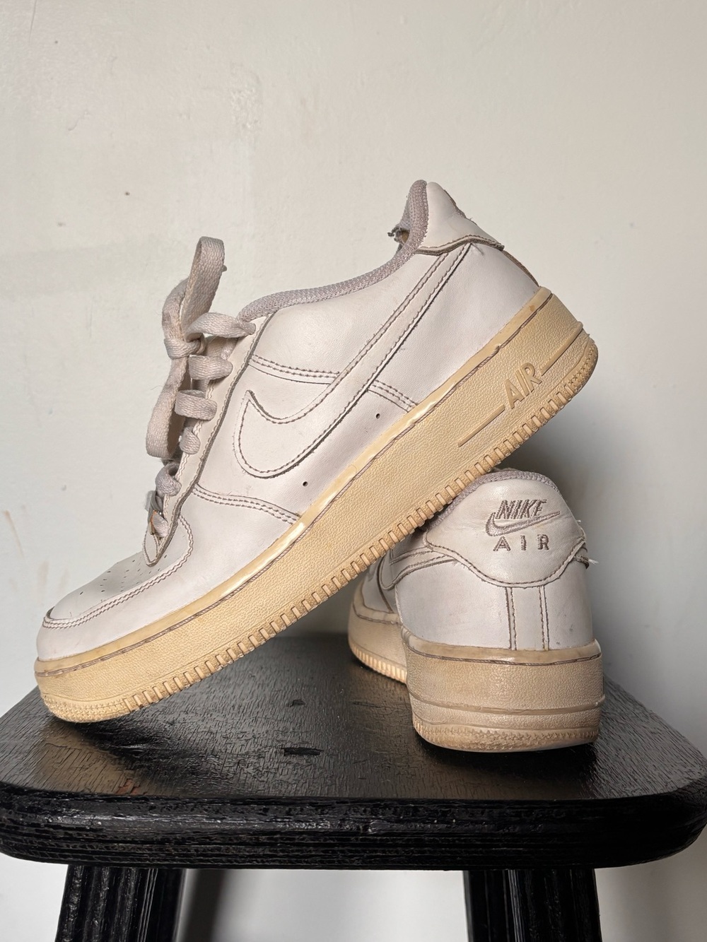 Custom Nike Air Force 1 Low-Top Sneakers with Charms and Yellowed Soles EU 39